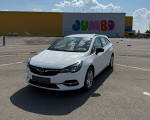Opel Astra mașină de închiriat București vedere față